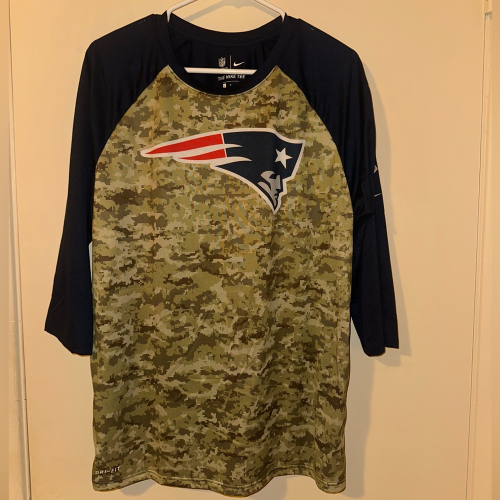 Nike Patriots Camo and Navy Raglan NFL Tee - Men’s L